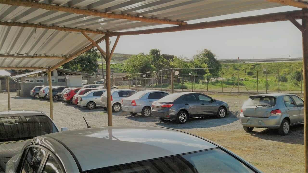 Visão geral do páteo do estacionamento