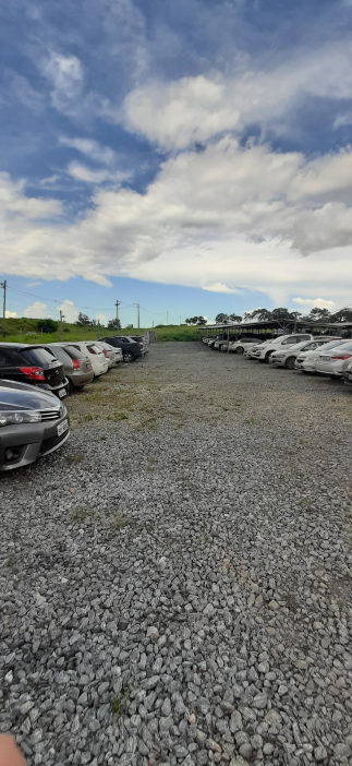 Visão área descoberta do páteo do estacionamento