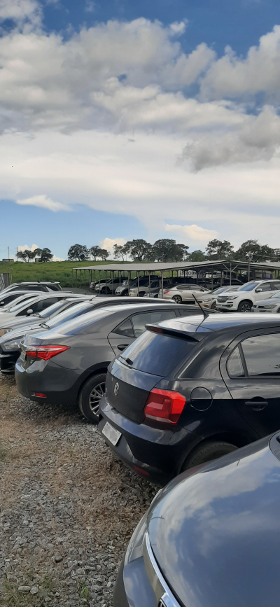 Vista das vagas descobertas do páteo do estacionamento